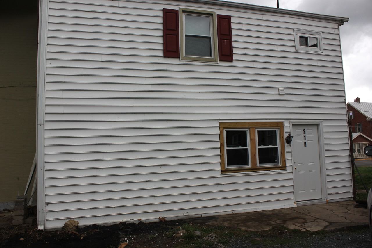 218 S Main St - Photo 2 of 12