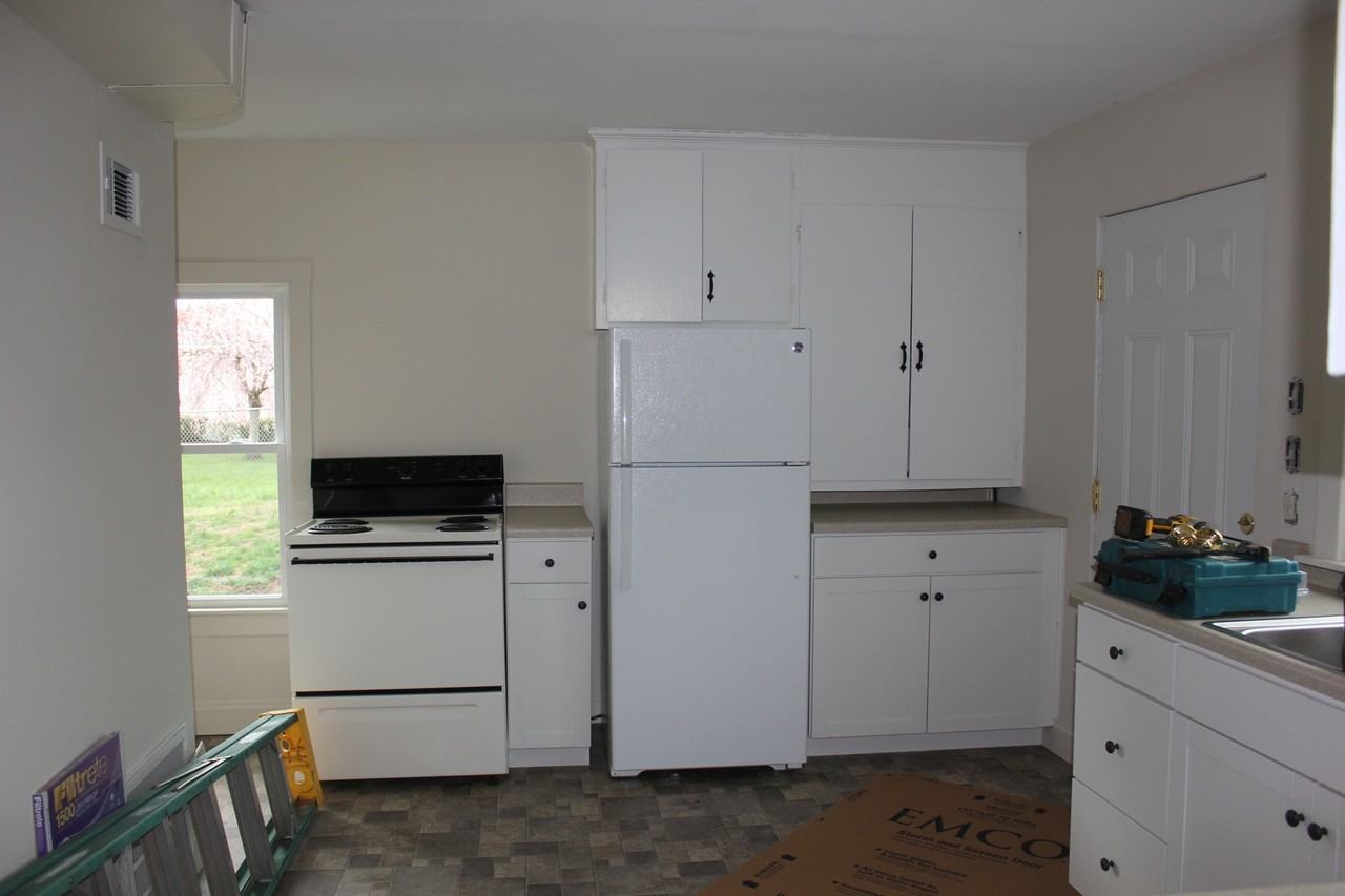 218 S Main St - Photo 6 of 12