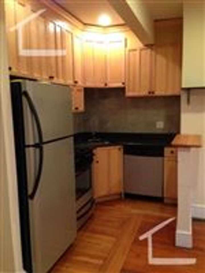 158 Winthrop Rd - Photo 3 of 6