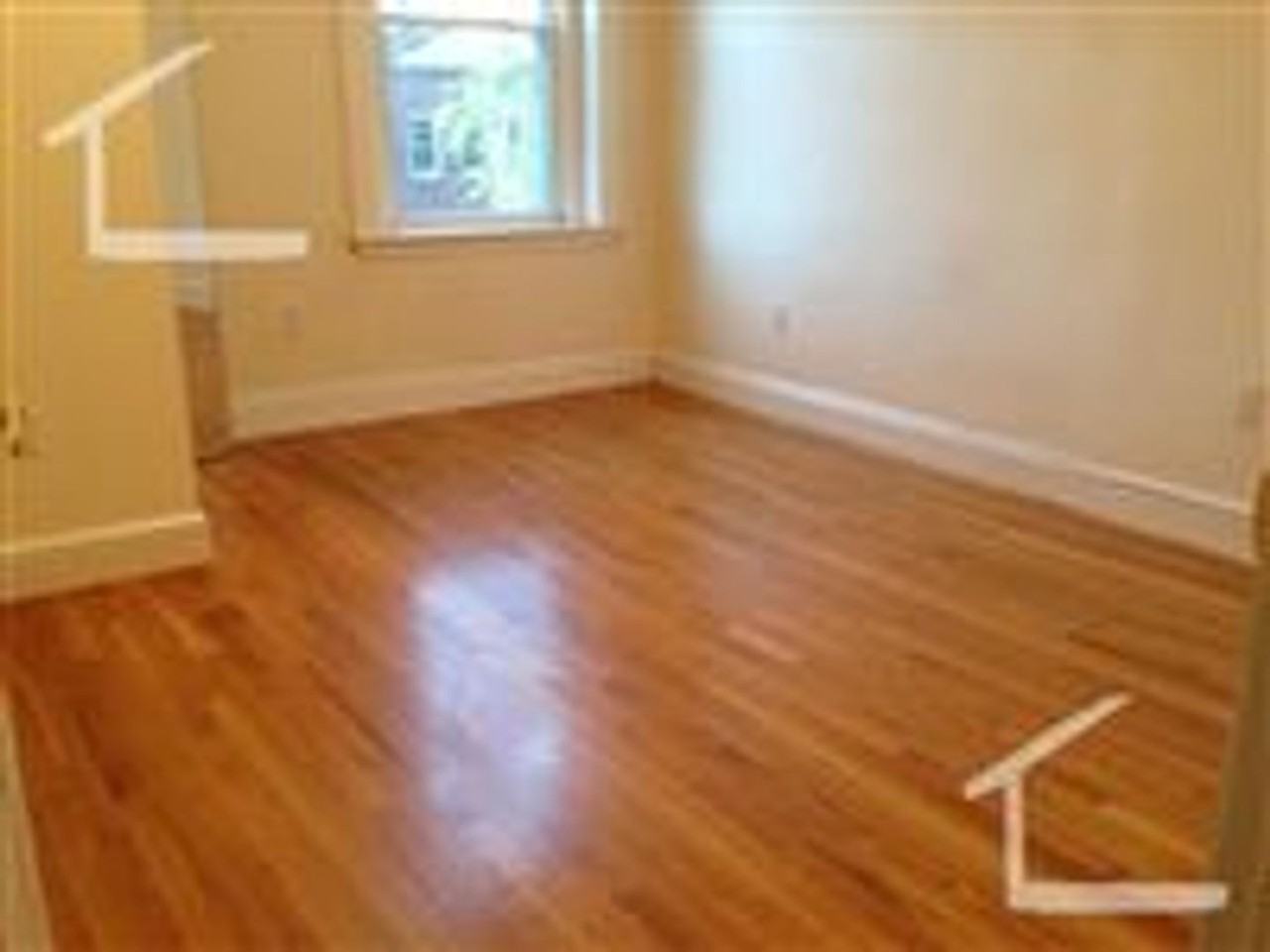 158 Winthrop Rd - Photo 4 of 6