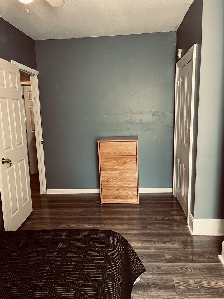 1022 W 3rd St #4 - Photo 2 of 5