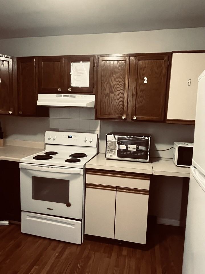 1022 W 3rd St #4 - Photo 4 of 5