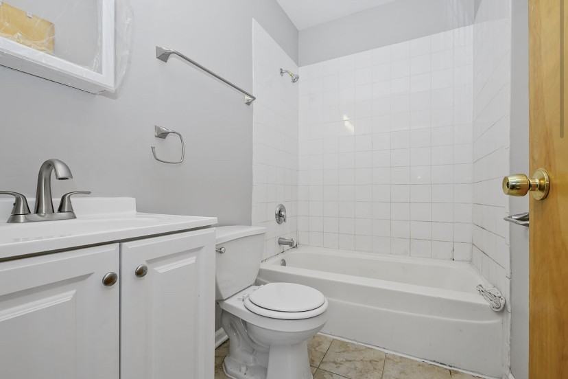 1431 West 108th Street #H - Photo 7 of 8