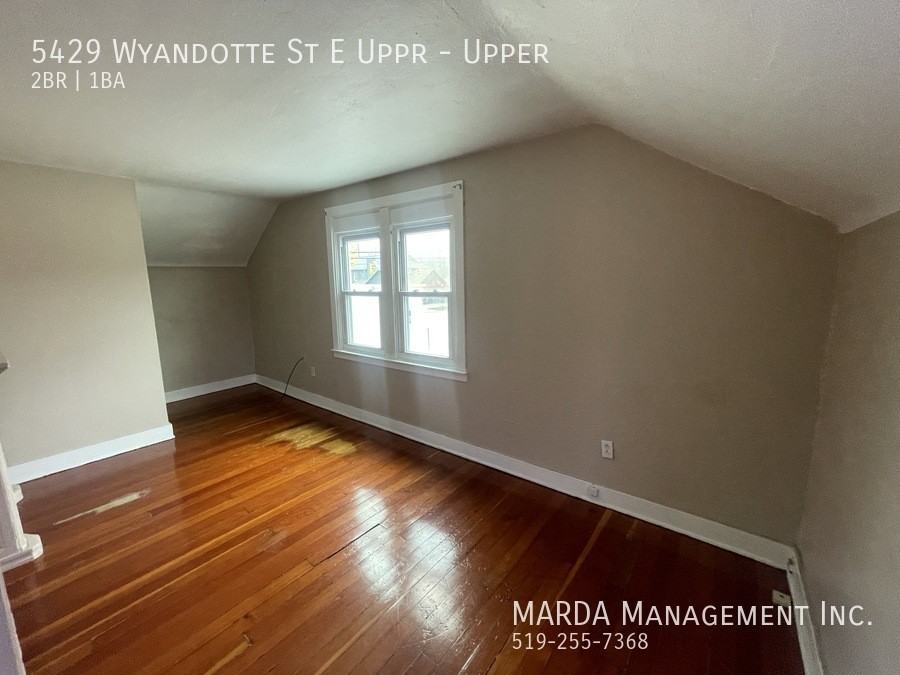 5429 Wyandotte St E Uppr - Photo 2 of 16