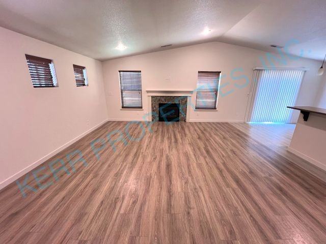 15516 Steens Ave - Photo 2 of 20