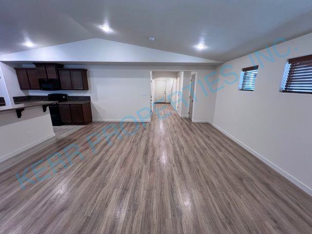 15516 Steens Ave - Photo 3 of 20