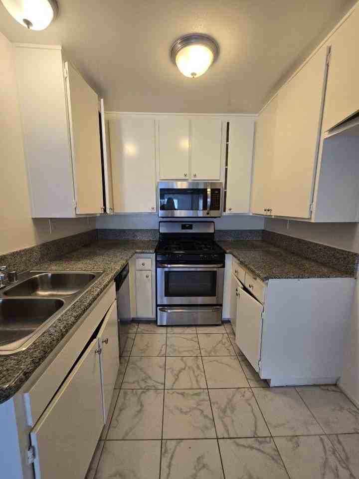 4555 Fulton Ave #310 - Photo 3 of 11