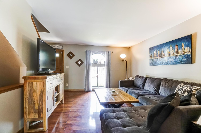 1941 Laramie Dr - Photo 2 of 14