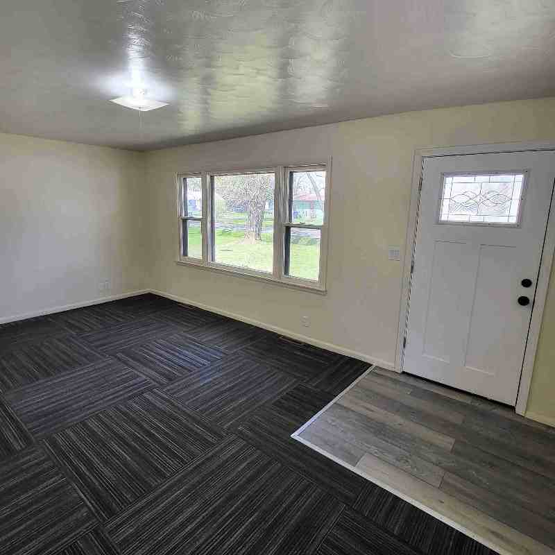 2050 Reggie Dr - Photo 2 of 9