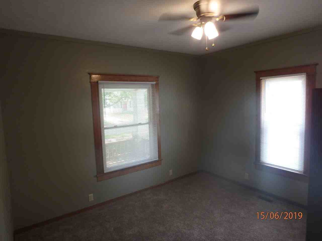 400 Sw Lindenwood Ave - Photo 7 of 11