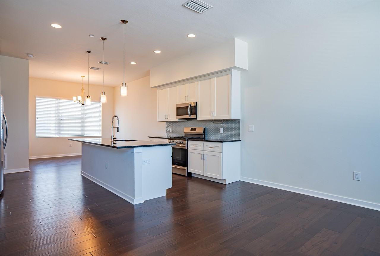 339 8th St N #1 - Photo 5 of 33