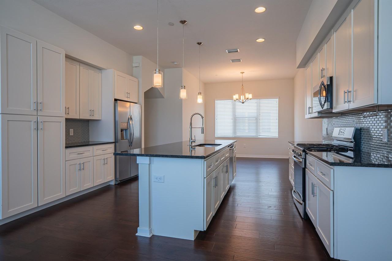339 8th St N #1 - Photo 6 of 33