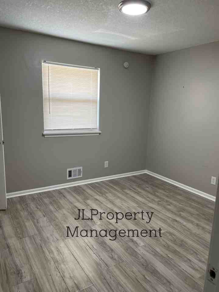923 Sw Kingscross Rd #1 - Photo 4 of 10