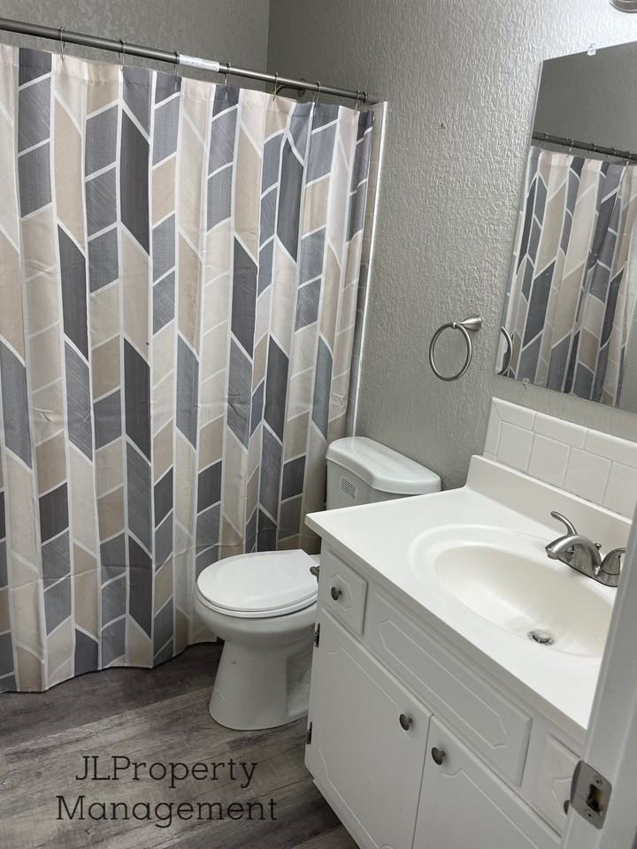 923 Sw Kingscross Rd #1 - Photo 5 of 10