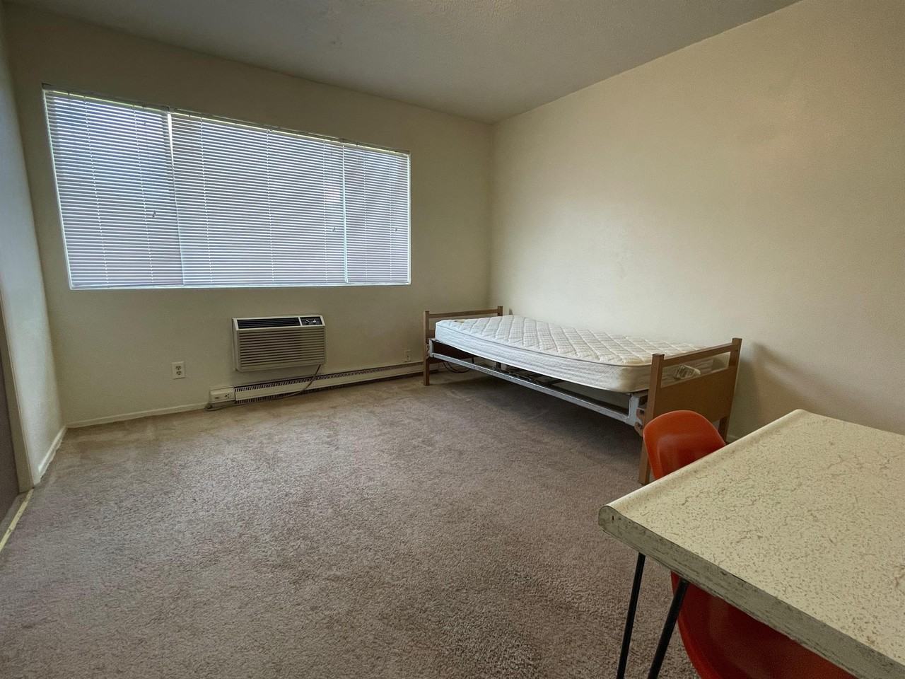 511 S Logan Ave #22 - Photo 4 of 9