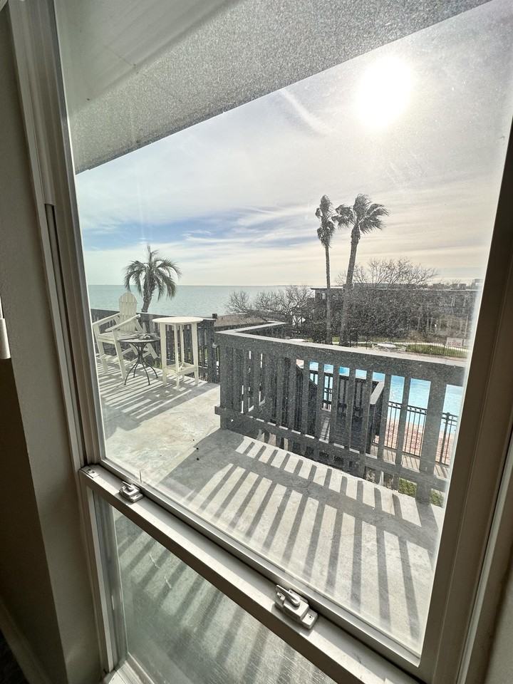 3402 Ocean Dr #1 - Photo 5 of 13