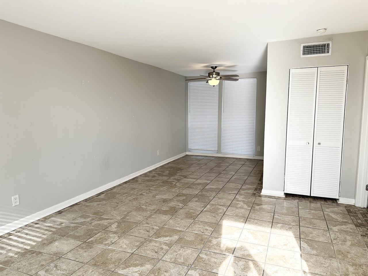 3402 Ocean Dr #1 - Photo 6 of 13