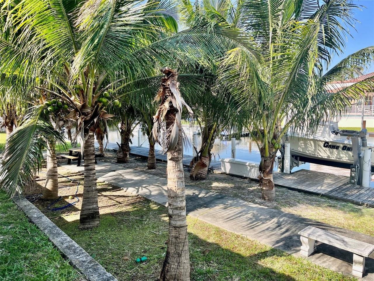 155 Se 19th Ave - Photo 2 of 8