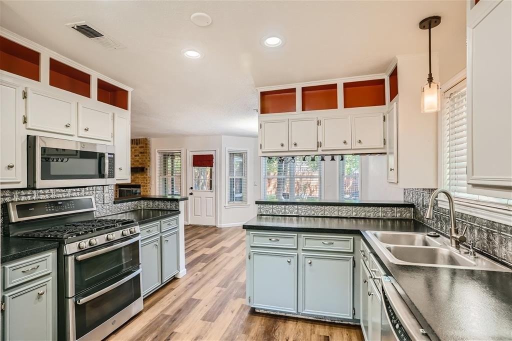 1712 Hermitage Dr - Photo 2 of 8