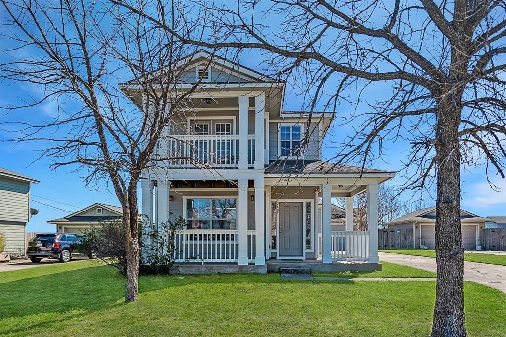 2405 Bluffstone Dr - Photo 2 of 8