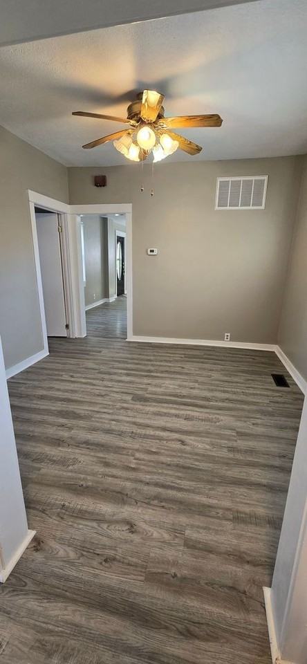 110 E Jackson St - Photo 4 of 16