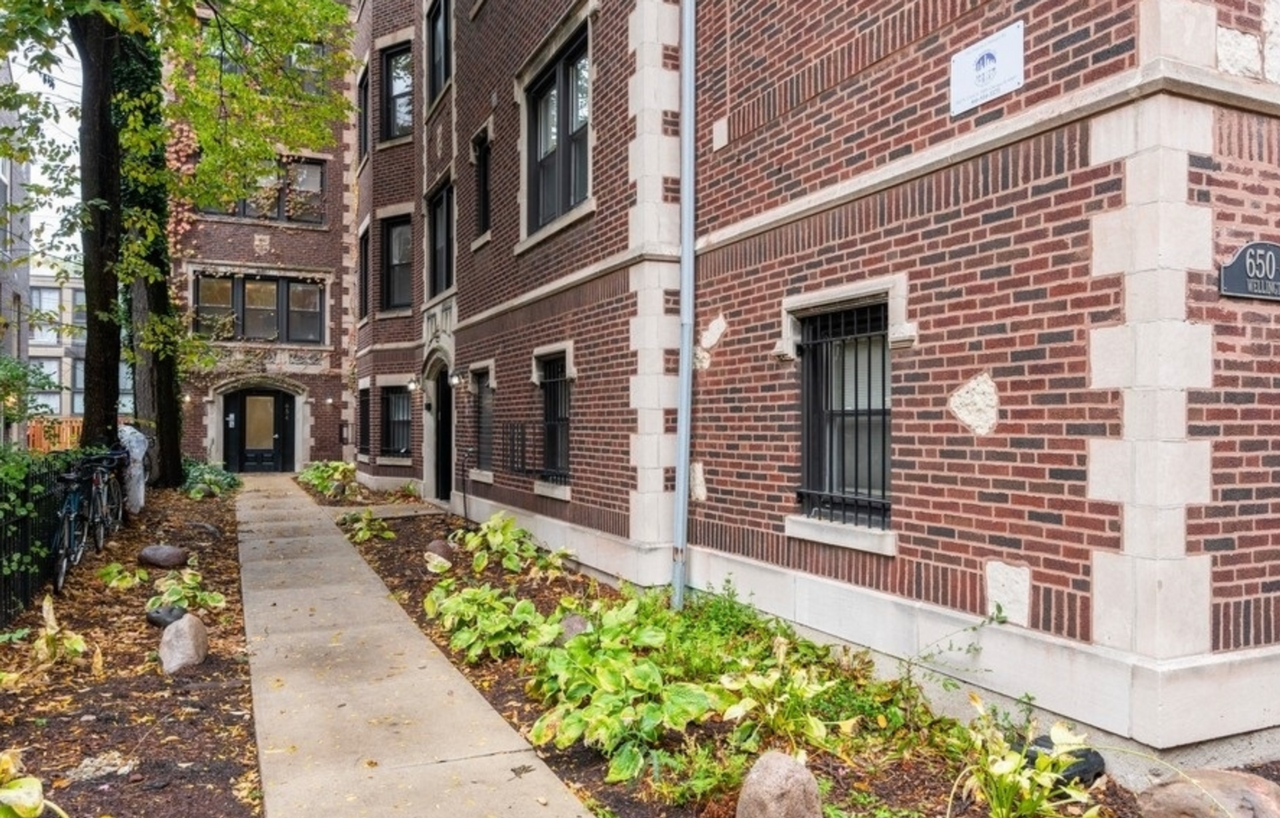 650 W Wellington - Photo 4 of 10