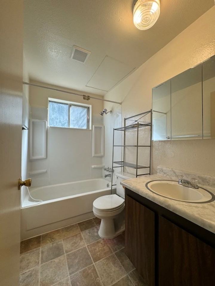 2242 Heather Ln - Photo 5 of 13