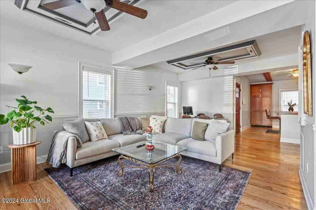 38 Waterbury St - Photo 2 of 22