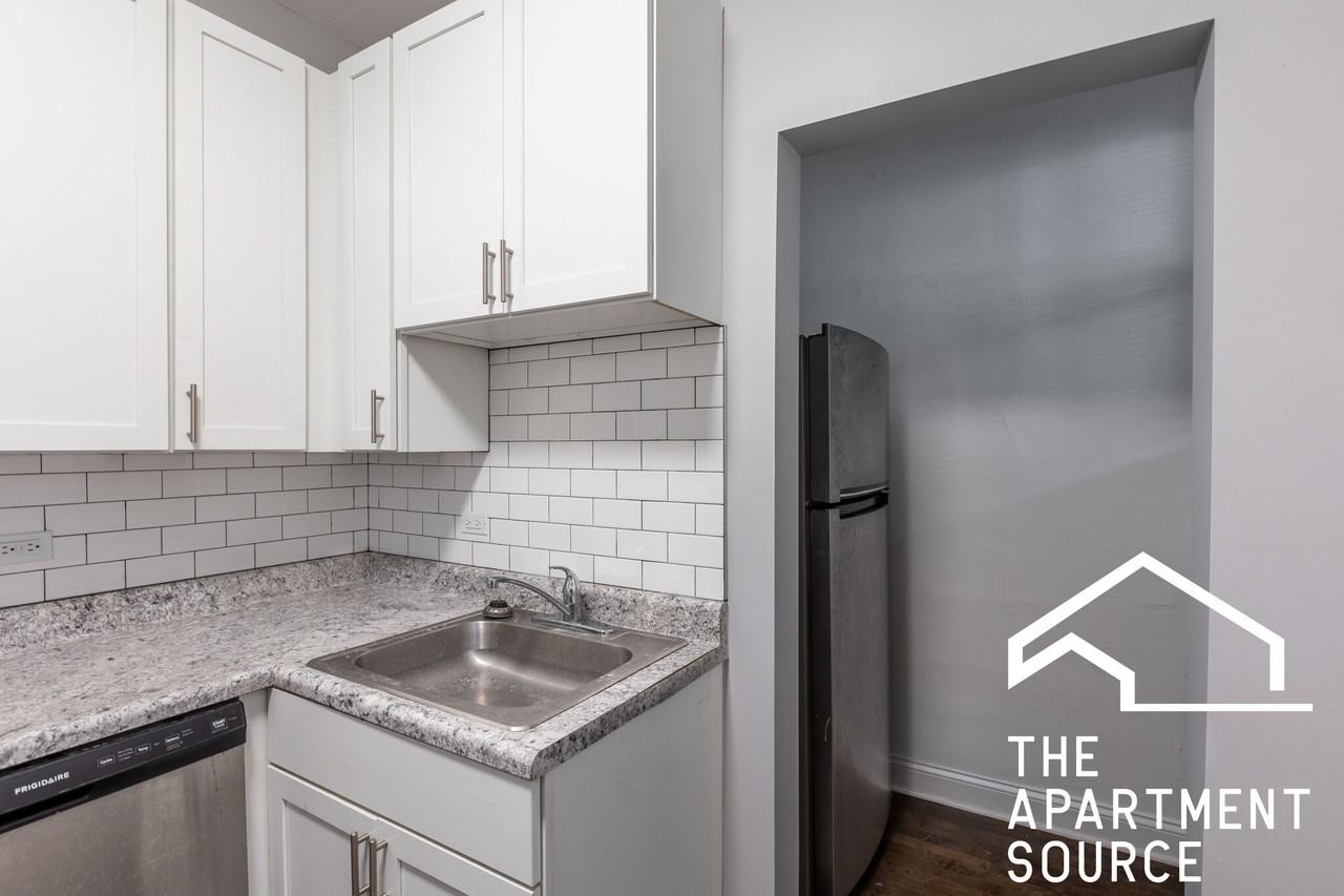 1224 W Rosemont Ave #1 - Photo 4 of 12