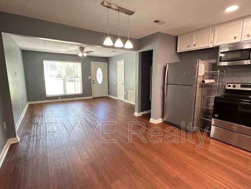 506 Lucian Ct - Photo 3 of 21