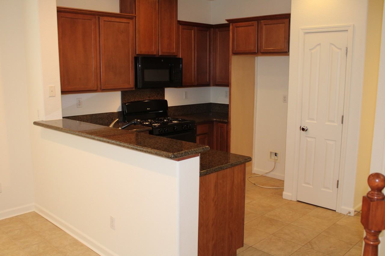 8709 Cortina Cir - Photo 3 of 24