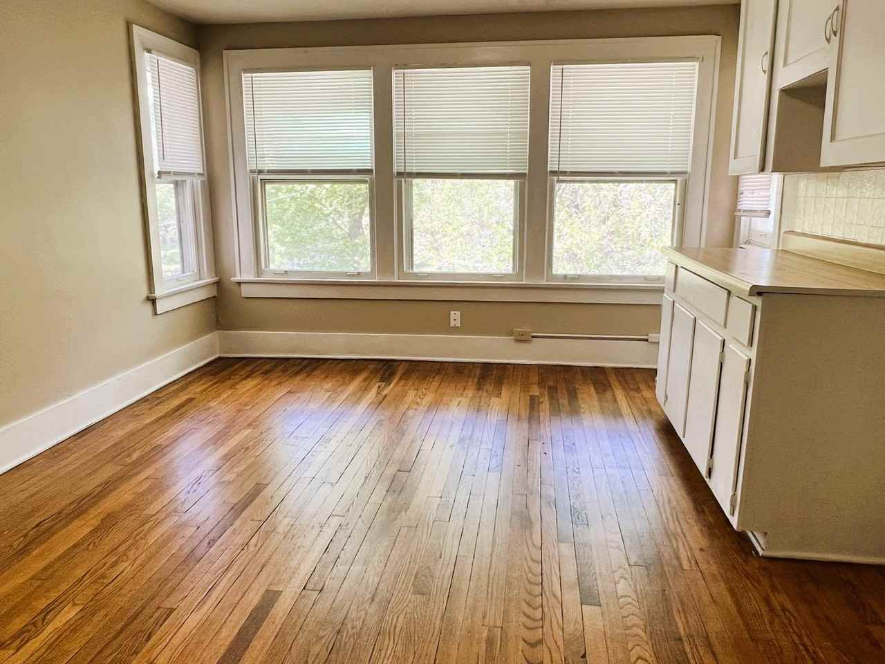 207 S Erie St - Photo 2 of 26