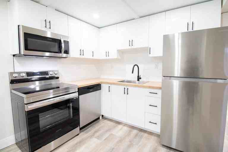 1122 Jackson St - Photo 2 of 5