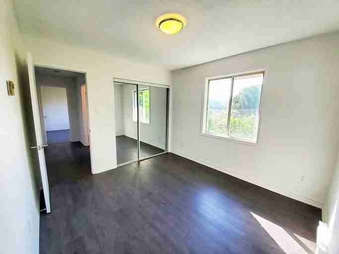 1122 Jackson St - Photo 3 of 5