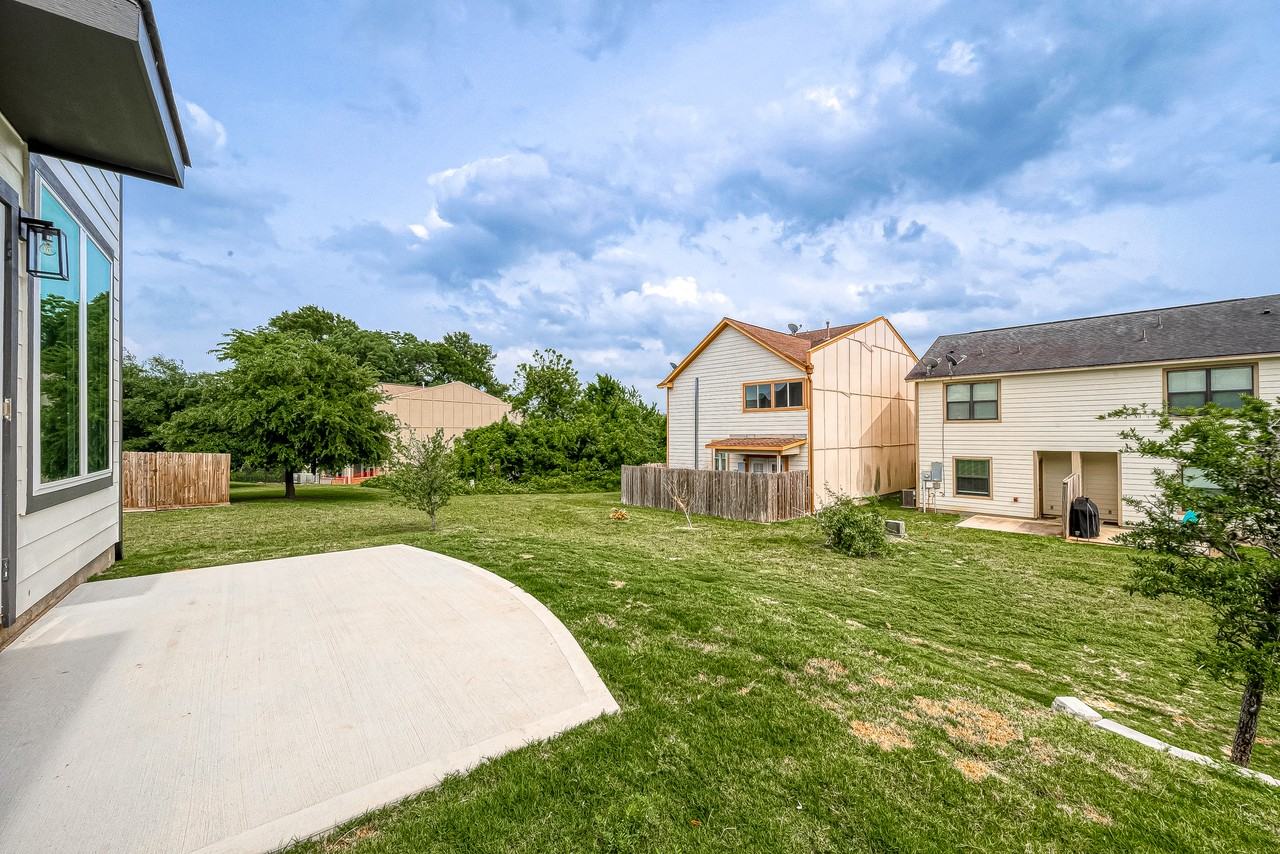 128 Capetown Cir - Photo 2 of 22