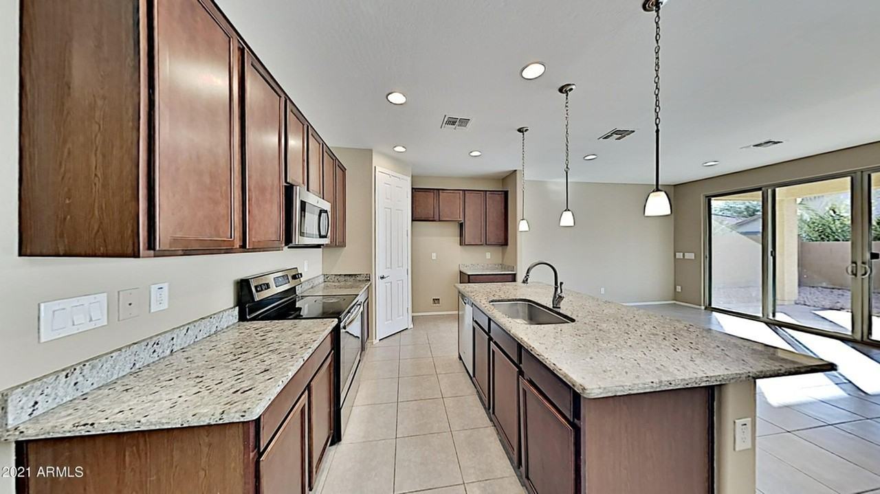 4823 W Saint Anne Ave - Photo 4 of 13