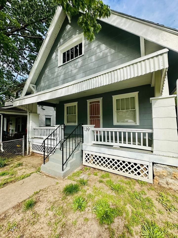 139 Oakley Ave - Photo 2 of 13