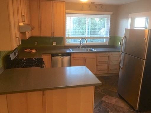 1524 Lillian St - Photo 2 of 3