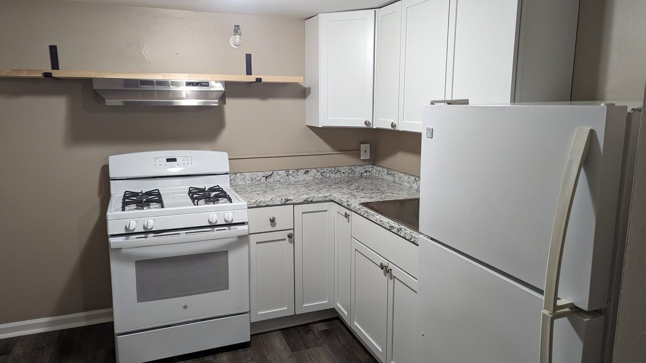 1804 W Genesee St #8