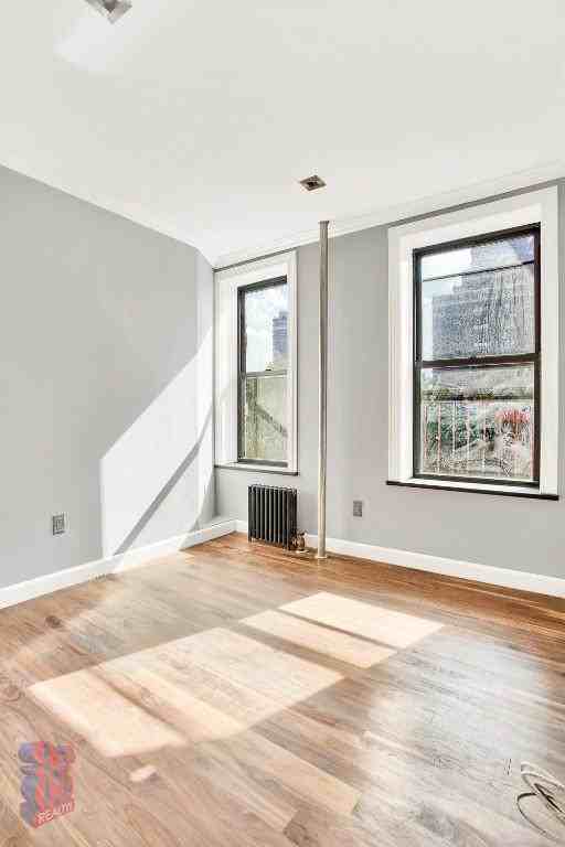 649 E 9th St #F5