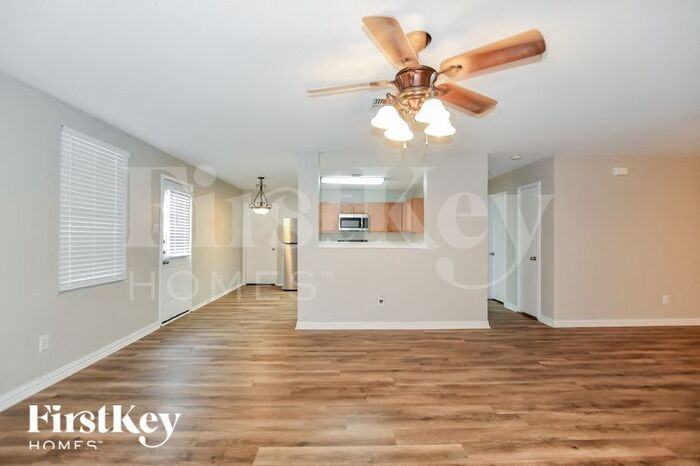 1026 Graystone Dr - Photo 3 of 15