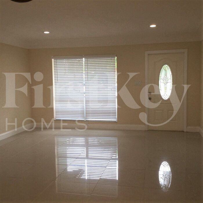 1851 Nw 28th Ave - Photo 2 of 19