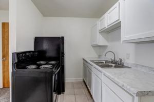 featured image of 560 Dover St Apt 3