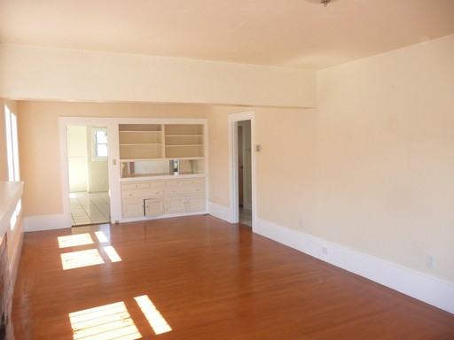 5042 Bancroft Ave - Photo 2 of 9