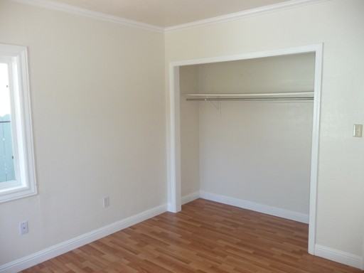 5042 Bancroft Ave - Photo 3 of 9