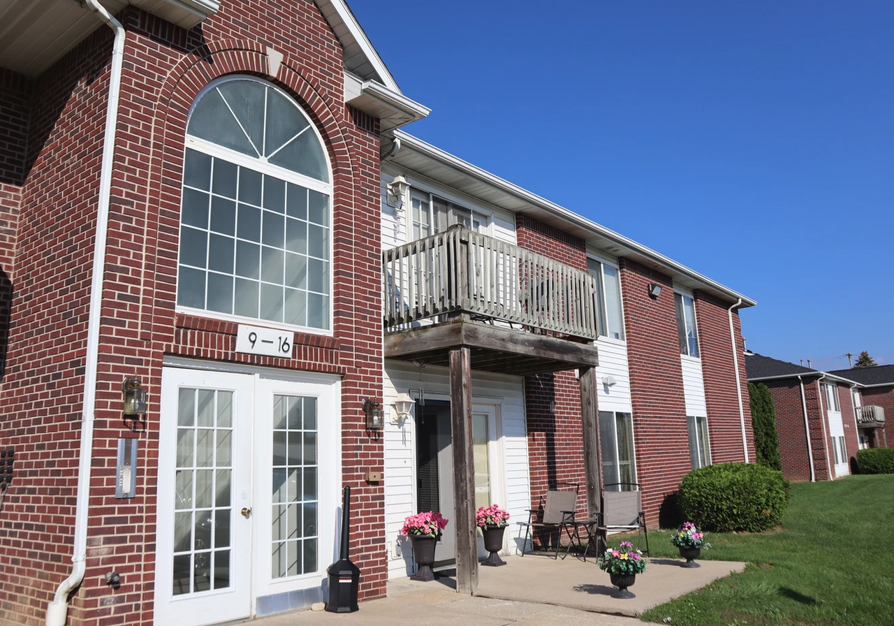 Madison Court - Photo 2 of 6