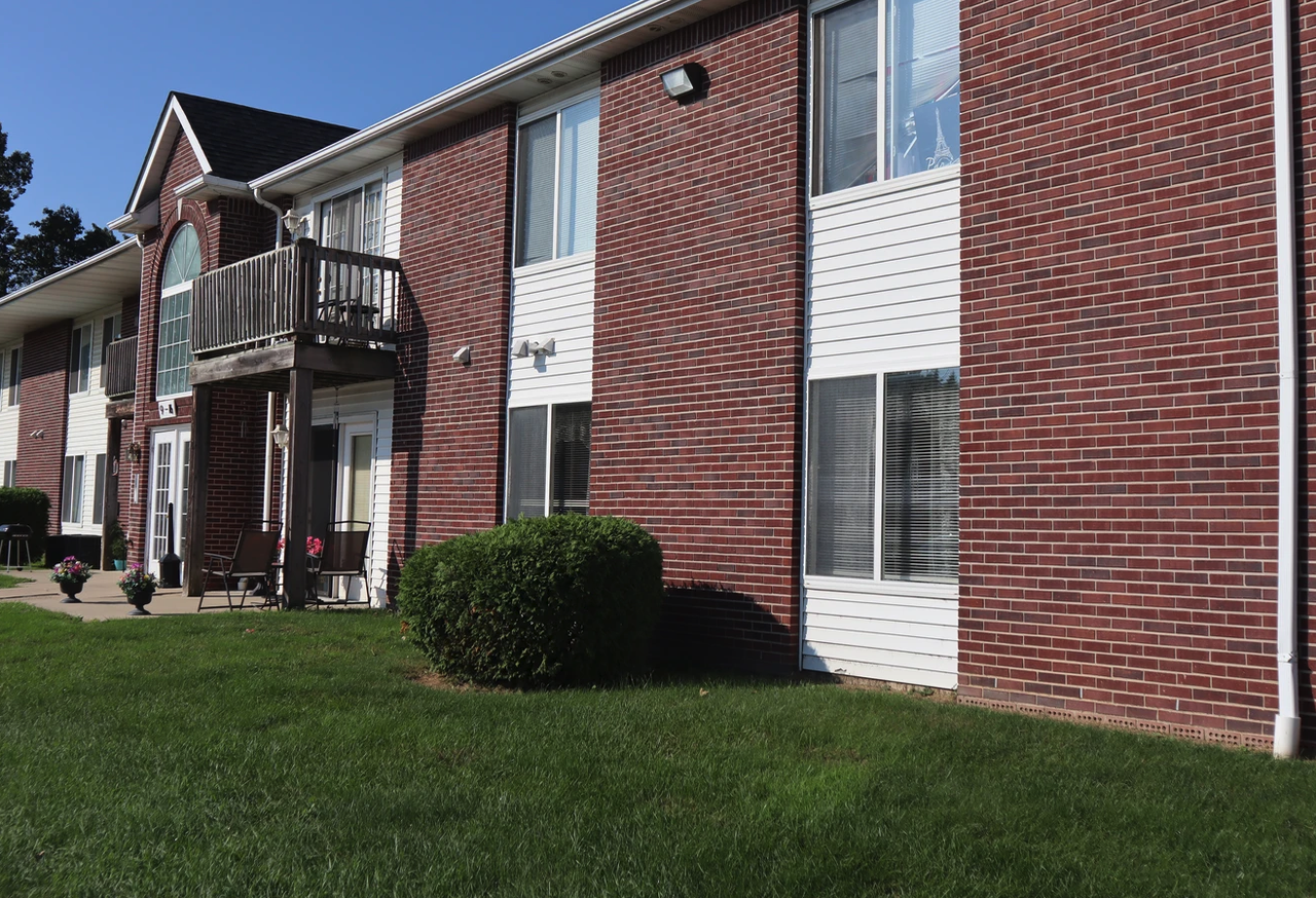 Madison Court - Photo 4 of 6