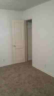 1304 NE 7th St - Photo 2 of 7