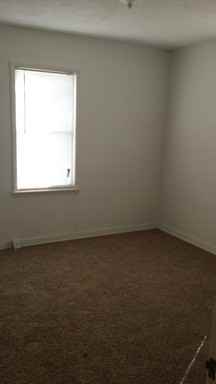 1304 NE 7th St - Photo 3 of 7