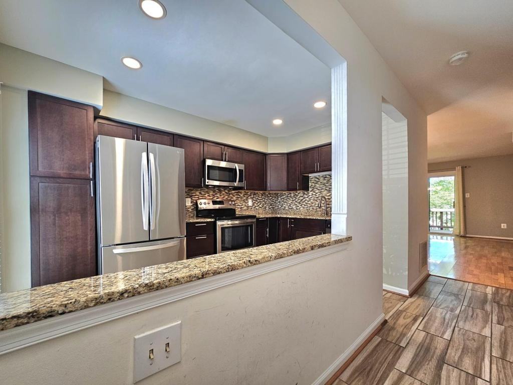 7664 Northern Oaks Ct - Photo 5 of 27